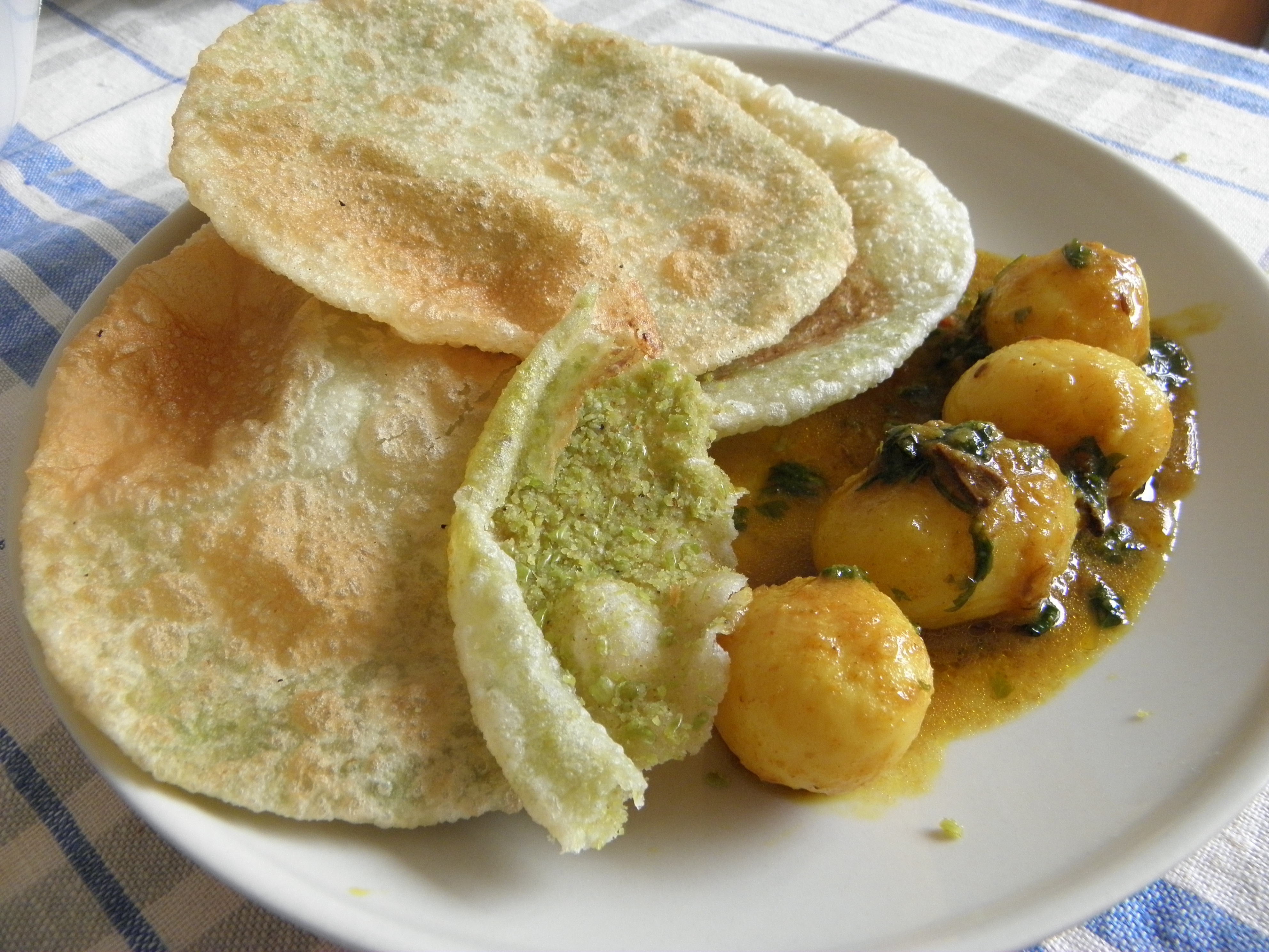 Karaisutir Kochuri/Peas Puri with Aloor dum